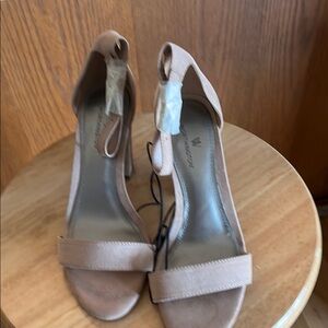 Women's Tan Heels